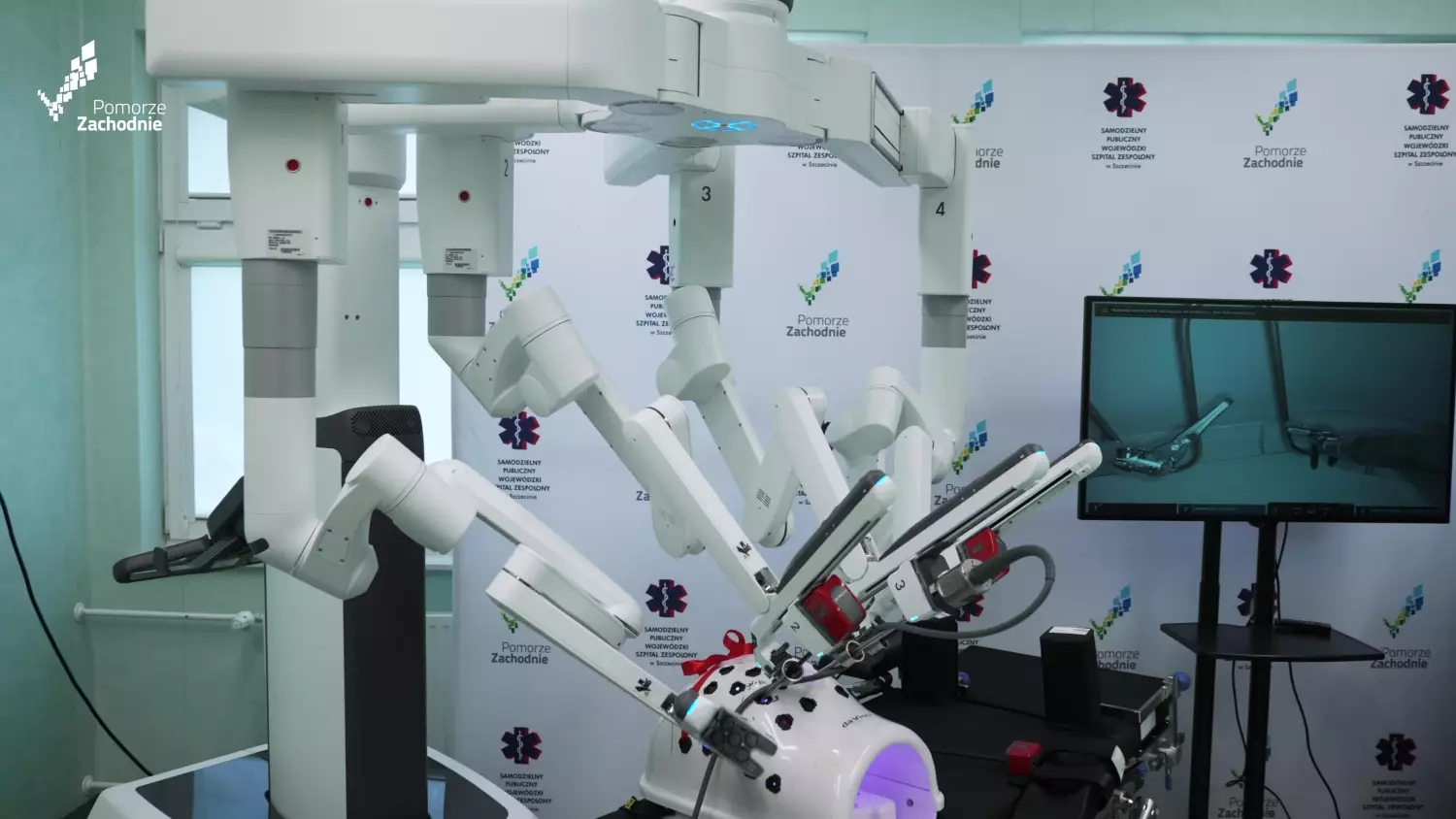 robot-da-vinci-szpital-arkonska-v2-4k-16x9-25fps.mp4